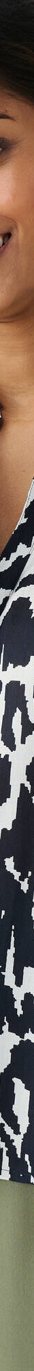 Blouse bicolore col tunisien, manches coudes smockées (noir / beige) Blouse bicolore col tunisien, manches coudes smockées (noir / beige)
